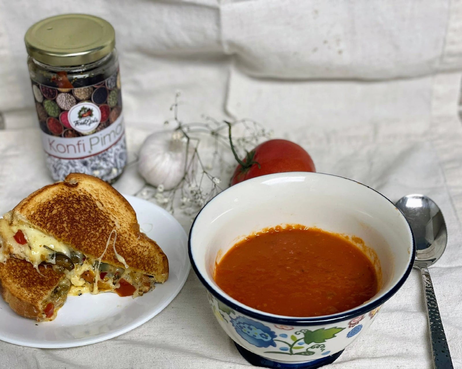 Tomato Soup with Konfi Piman Grilled Cheese